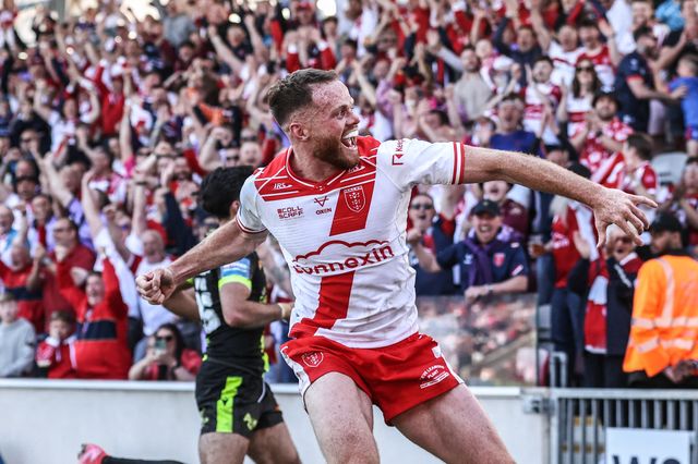 Joe Burgess of Hull KR celebrates his try during the Betfred Challenge Cup Semi-final match Hull KR vs Catalans Dragons at LNER Community Stadium, York, United Kingdom, 10th May 2025

(Photo by Alfie Cosgrove/News Images)