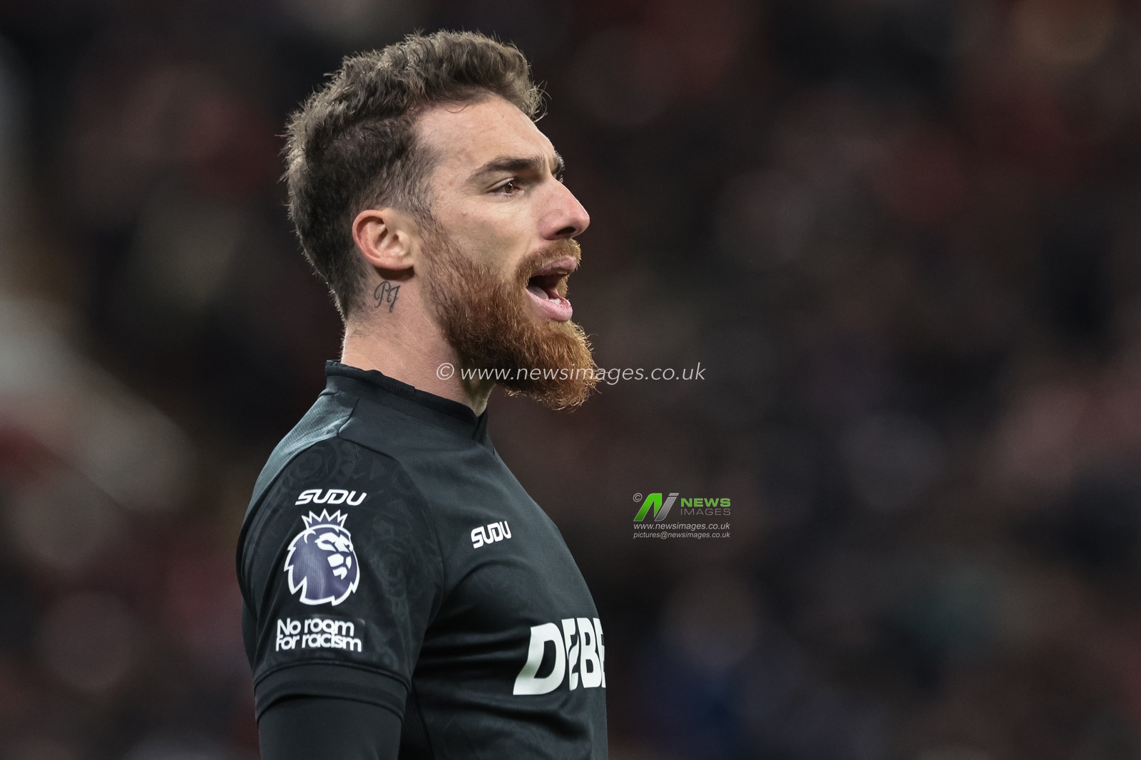Wolverhampton Wanderers goalkeeper Jose Sa  shouts instructions during the Premier League match Liverpool vs Wolverhampton Wanderers at Anfield, Liverpool, United Kingdom, 27th December 2025

(Photo by Mark Cosgrove/News Images)

*** GER AUT SUI OUT ***
