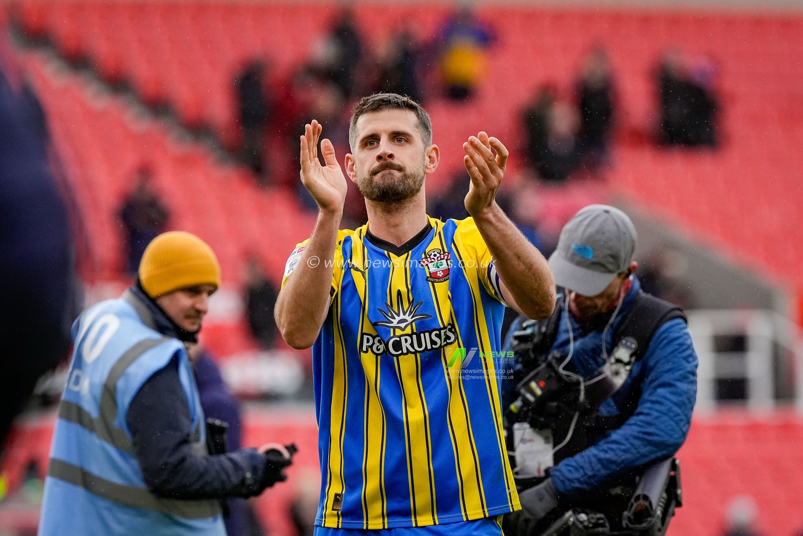 Jack Stephens of Southampton celebrates his team victory and applauds the fans after the final whistle during the Sky Bet Championship match Stoke City vs Southampton at Bet365 Stadium, Stoke-on-Trent, United Kingdom, 31st January 2026

(Photo by Maynard Manyowa/News Images)