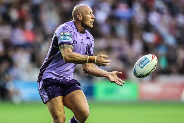 Dean Hadley of Hull KR passes the ball during the Betfred Super League round 22 match Wigan Warriors vs Hull KR at The Brick Community Stadium, Wigan, United Kingdom, 15th August 2025

(Photo by Alfie Cosgrove/News Images)