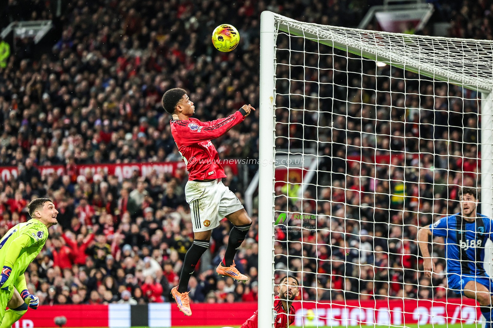 Amad Diallo of Manchester Untied scores to make it 1-0 during the Premier League match Manchester United vs Bournemouth at Old Trafford, Manchester, United Kingdom, 15th December 2025

(Photo by Mark Cosgrove/News Images)

*** GER AUT SUI OUT ***