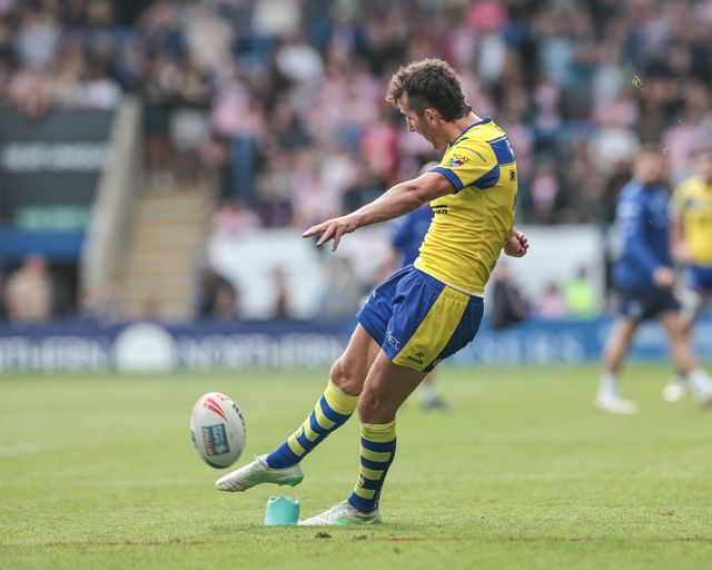 Stefan Ratchford of Warrington Wolves converts for a goal during the Betfred Super League Round 25 match Warrington Wolves vs Leigh Leopards at Halliwell Jones Stadium, Warrington, United Kingdom, 6th September 2025

(Photo by Mark Cosgrove/News Images)