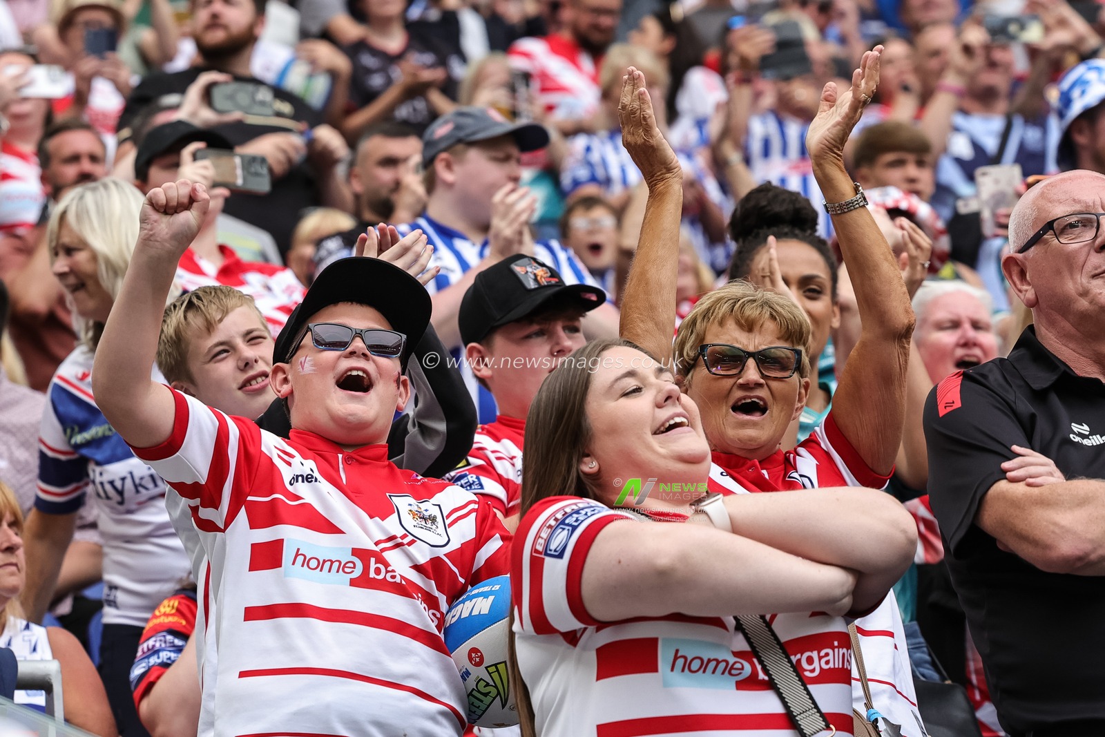 Saints fans cheer on during the Betfred Super League Magic Weekend match Wigan Warriors vs St Helens at Hill Dickinson Stadium, Liverpool, United Kingdom on 05 July 2026

(Photo by Mark Cosgrove/News Images)