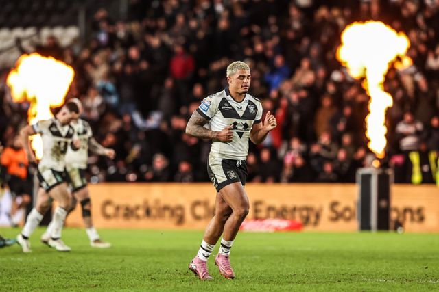 Will Pryce of Hull FC celebrates his drop goal making the score 21-20 during the Betfred Super League round 1 match Hull FC vs Bradford Bulls at MKM Stadium, Hull, United Kingdom on 14 February 2026

(Photo by Alfie Cosgrove/News Images)