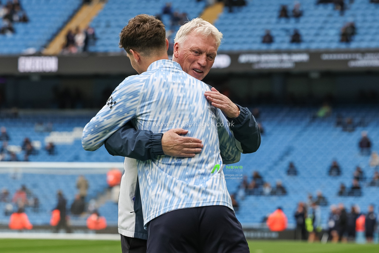 David Moyes manager of Everton embraces John Stones of Manchester City during the Premier League match Manchester City vs Everton at Etihad Stadium, Manchester, United Kingdom, 18th October 2025

(Photo by Mark Cosgrove/News Images)