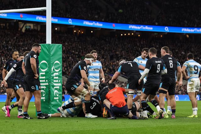 England stop Argentina from pushing over the goal line during the Quilter Nations Series 2025 match England vs Argentina at Allianz Stadium, Twickenham, United Kingdom, 23rd November 2025

(Photo by Mark Cosgrove/News Images)

*** GER AUT SUI OUT ***