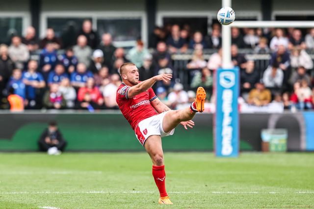 Mikey Lewis of Hull KR kicks the ball up field during the Betfred Super League round 13 match Wakefield Trinity vs Hull KR at DIY Kitchens Stadium, Wakefield, United Kingdom on 06 June 2026

(Photo by Alfie Cosgrove/News Images)