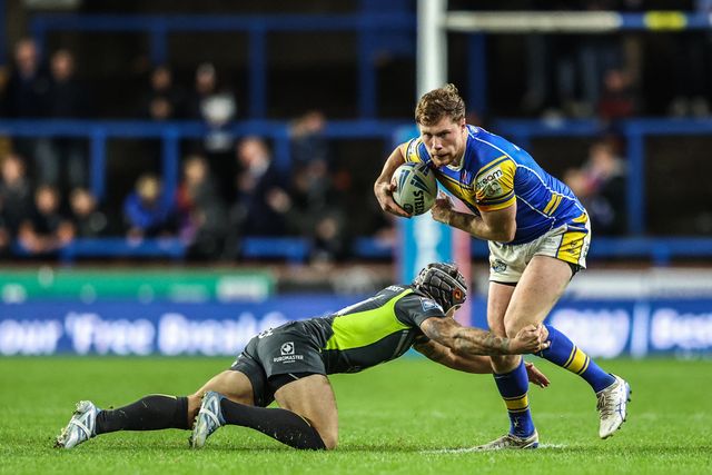 Morgan Gannon of Leeds Rhinos breaks with the ball during the Betfred Super League round 26 match Leeds Rhinos vs Catalans Dragons at Headingley Stadium, Leeds, United Kingdom, 11th September 2025

(Photo by Alfie Cosgrove/News Images)