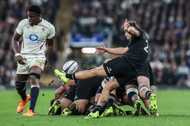 Cortez Ratima of New Zealand kicks the ball upfield as he pulls it from the ruck during the Quilter Nations Series 2025 match England vs New Zealand at Allianz Stadium, Twickenham, United Kingdom, 15th November 2025

(Photo by Mark Cosgrove/News Images)

*** GER AUT SUI OUT ***