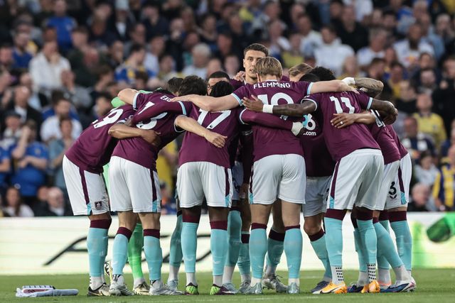 Burnley team huddle during the Premier League match Leeds United vs Burnley at Elland Road, Leeds, United Kingdom on 01 May 2026

(Photo by Mark Cosgrove/News Images)
