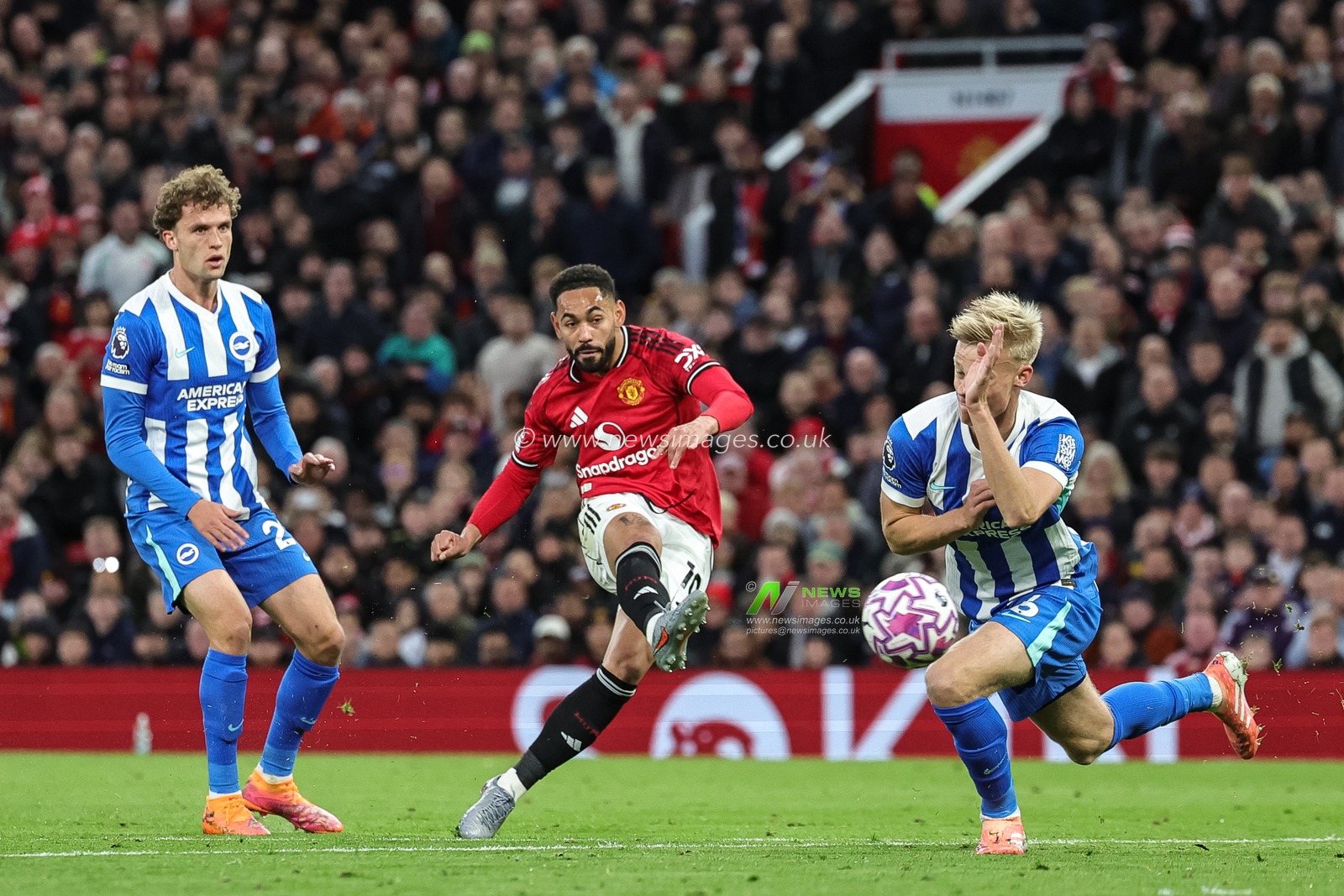 Matheus Cunha of Manchester United scores to make it 1-0 during the Premier League match Manchester United vs Brighton and Hove Albion at Old Trafford, Manchester, United Kingdom, 25th October 2025

(Photo by Mark Cosgrove/News Images)