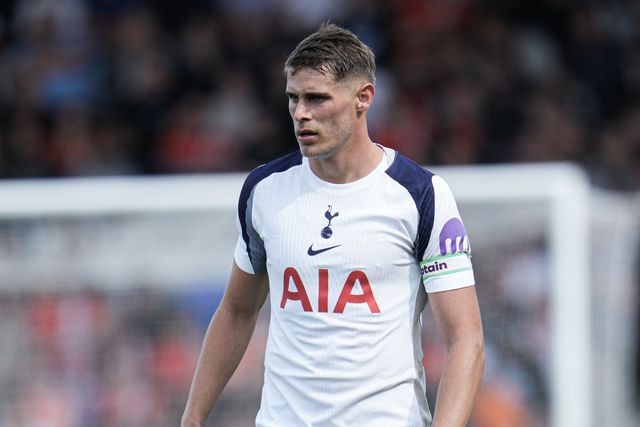 Micky van de Ven of Tottenham Hotspur during the Pre-season friendly match Luton Town vs Tottenham Hotspur at Kenilworth Road, Luton, United Kingdom, 26th July 2025

(Photo by Harvey Murphy/News Images)