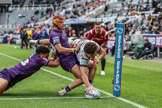 Lewis Martin of Hull FC goes over for a try during the Betfred Magic Weekend 2025 match Huddersfield Giants vs Hull FC at St. James's Park, Newcastle, United Kingdom, 4th May 2025

(Photo by Mark Cosgrove/News Images)