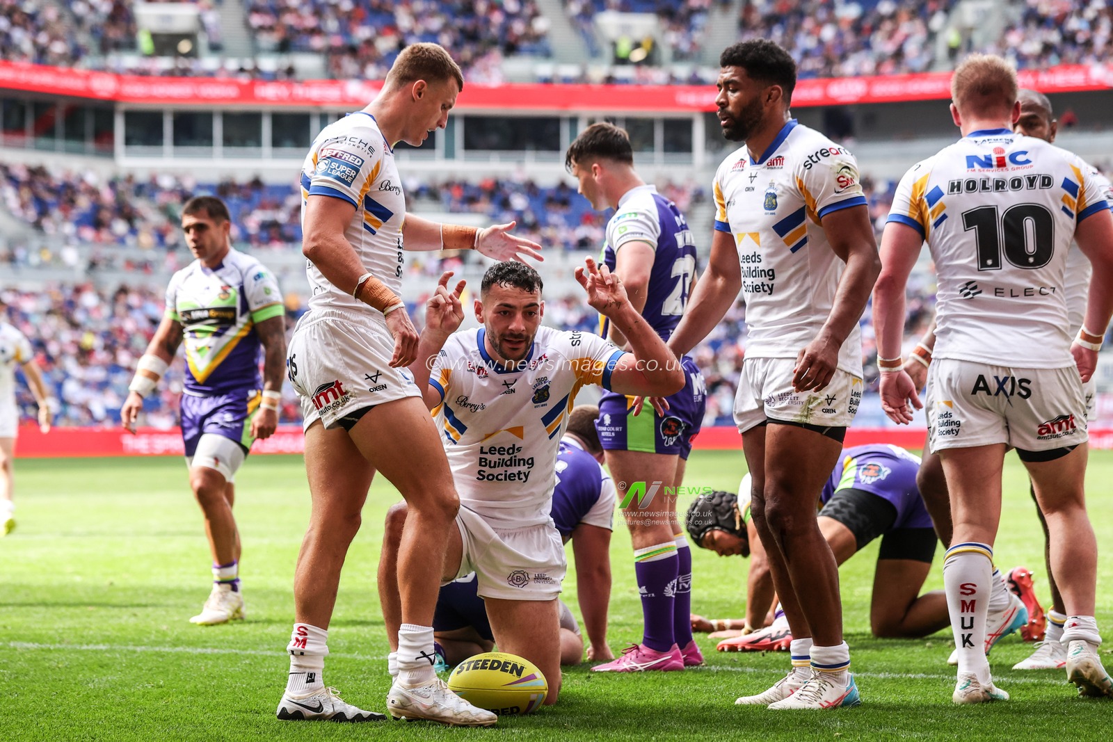 Jake Connor of Leeds Rhinos celebrates his try during the Betfred Super League Magic Weekend match Leeds Rhinos vs Bradford Bulls at Hill Dickinson Stadium, Liverpool, United Kingdom on 05 July 2026

(Photo by Alfie Cosgrove/News Images)