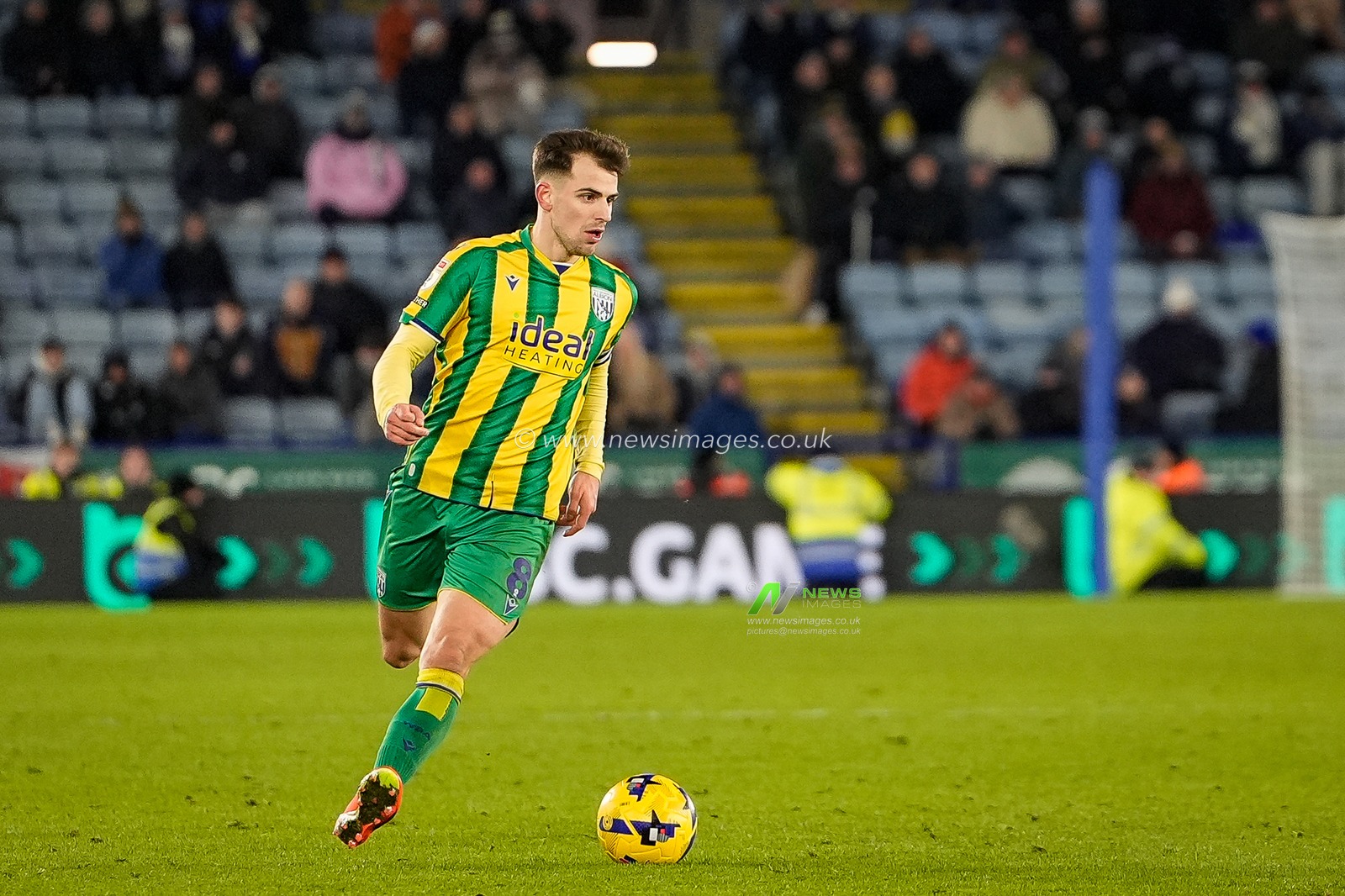 Jayson Molumby of West Bromwich Albion makes a run with the ball  during the Sky Bet Championship match Leicester City vs West Bromwich Albion at King Power Stadium, Leicester, United Kingdom, 5th January 2026

(Photo by Maynard Manyowa/News Images)

*** GER AUT SUI OUT ***
