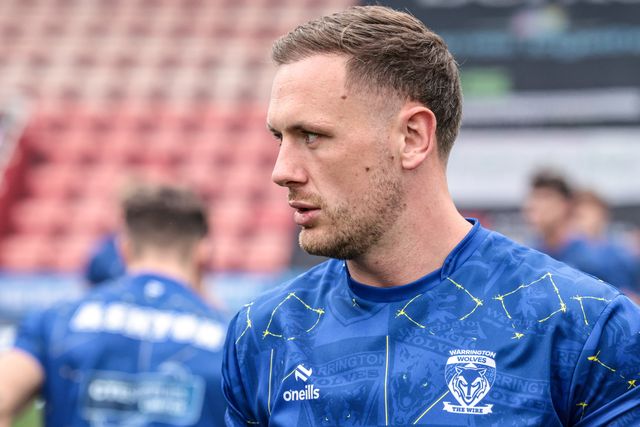 Ben Currie of Warrington Wolves in the pre-game warm up during the Betfred Super League round 20 match Leigh Leopards vs Warrington Wolves at Leigh Sports Village, Leigh, United Kingdom on 25 July 2026

(Photo by Alfie Cosgrove/News Images)