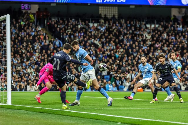 Brahim Diaz of Real Madrid crosses the ball into the box during the UEFA Champions League last 16 second leg match Manchester City vs Real Madrid at The City of Manchester Stadium, Manchester, United Kingdom on 17 March 2026

(Photo by Mark Cosgrove/News Images)