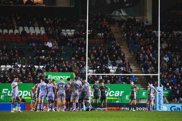Both teams scrum meters away from the Leicester Line during the Gallagher Premiership match Leicester Tigers vs Gloucester Rugby at Mattioli Woods Welford Road Stadium, Leicester, United Kingdom, 19th December 2025

(Photo by Craig Evans/News Images)

*** GER AUT SUI OUT ***