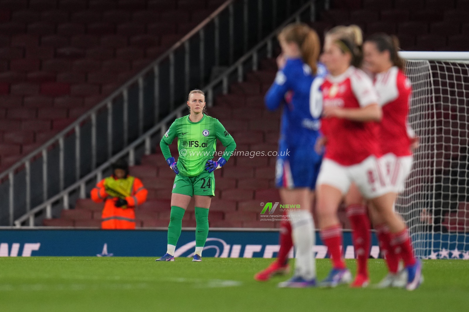 Chelsea goalkeeper Hannah Hampton looks on as arsenal take lead during the UEFA Women's Champions League Quarter-finals match Arsenal vs Chelsea at Arsenal Stadium, London, United Kingdom on 24 March 2026

(Photo by Harvey Murphy/News Images)