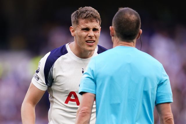 Micky van de Ven of Tottenham Hotspur after referee decision during the Premier League match Tottenham Hotspur vs Brighton & Hove Albion at Tottenham Hotspur Stadium, London, United Kingdom on 18 April 2026

(Photo by Harvey Murphy/News Images)