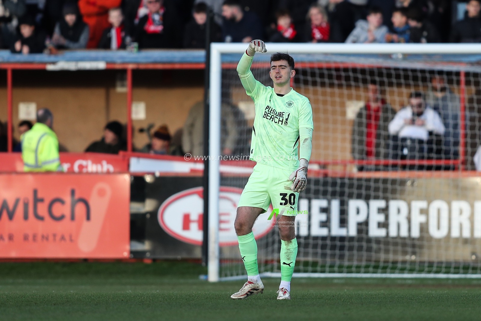 Harry Tyrer of Blackpool during the Sky Bet League 1 match Exeter City vs Blackpool at St James' Park, Exeter, United Kingdom, 25th January 2025

(Photo by Gareth Evans/News Images)