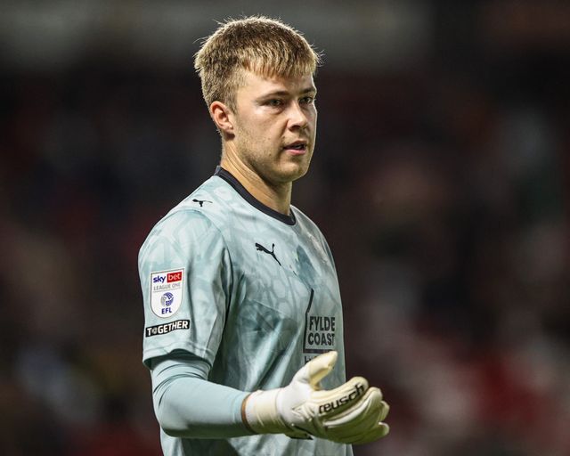 Blackpool goalkeeper Bailey Peacock-Farrell during the Sky Bet League One match Barnsley vs Blackpool at Oakwell, Barnsley, United Kingdom on 02 September 2026

(Photo by Alfie Cosgrove/News Images)