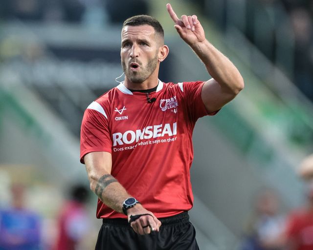 Referee Jack Smith gives the ball to Leeds during the Betfred Super League round 23 match Leeds Rhinos vs Hull KR at Headingley Stadium, Leeds, United Kingdom, 21st August 2025

(Photo by Mark Cosgrove/News Images)