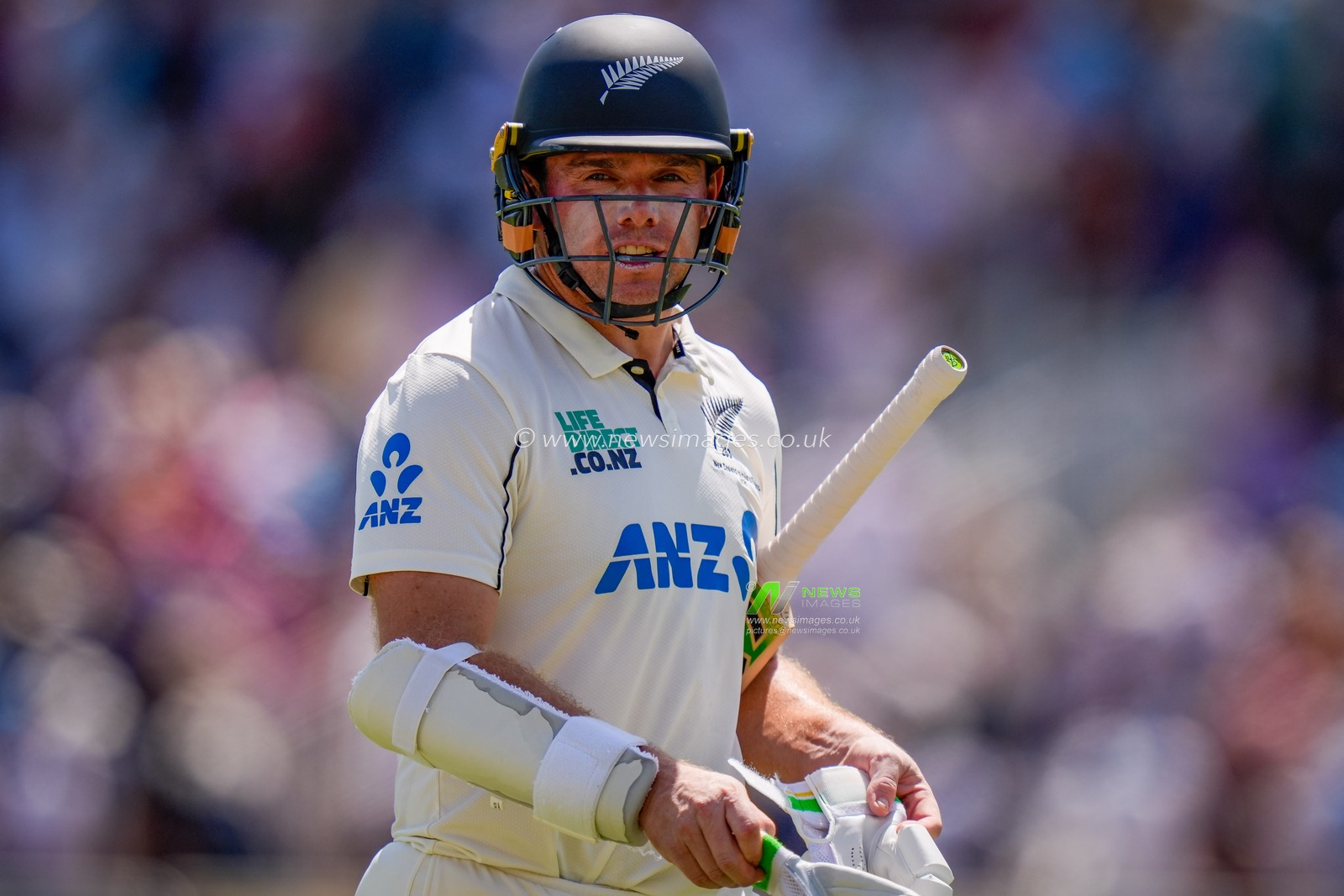 New Zealand captain Tom Latham walks off the field at lunch after scoring an unbeaten half century during the 3rd Rothesay Test Match Day 1 match England vs New Zealand at Trent Bridge, Nottingham, United Kingdom on 25 June 2026

(Photo by Maynard Manyowa/News Images)