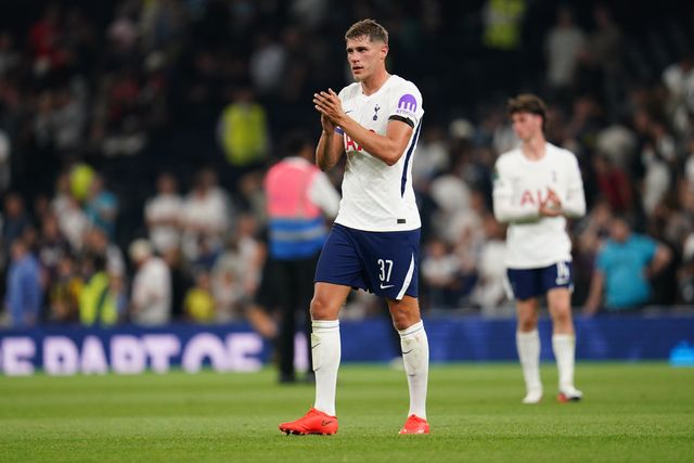 Micky van de Ven of Tottenham Hotspur applauds home support at full time during the Carabao Cup round 2 match Tottenham Hotspur vs Charlton Athletic at Tottenham Hotspur Stadium, London, United Kingdom on 26 August 2026

(Photo by Harvey Murphy/News Images)