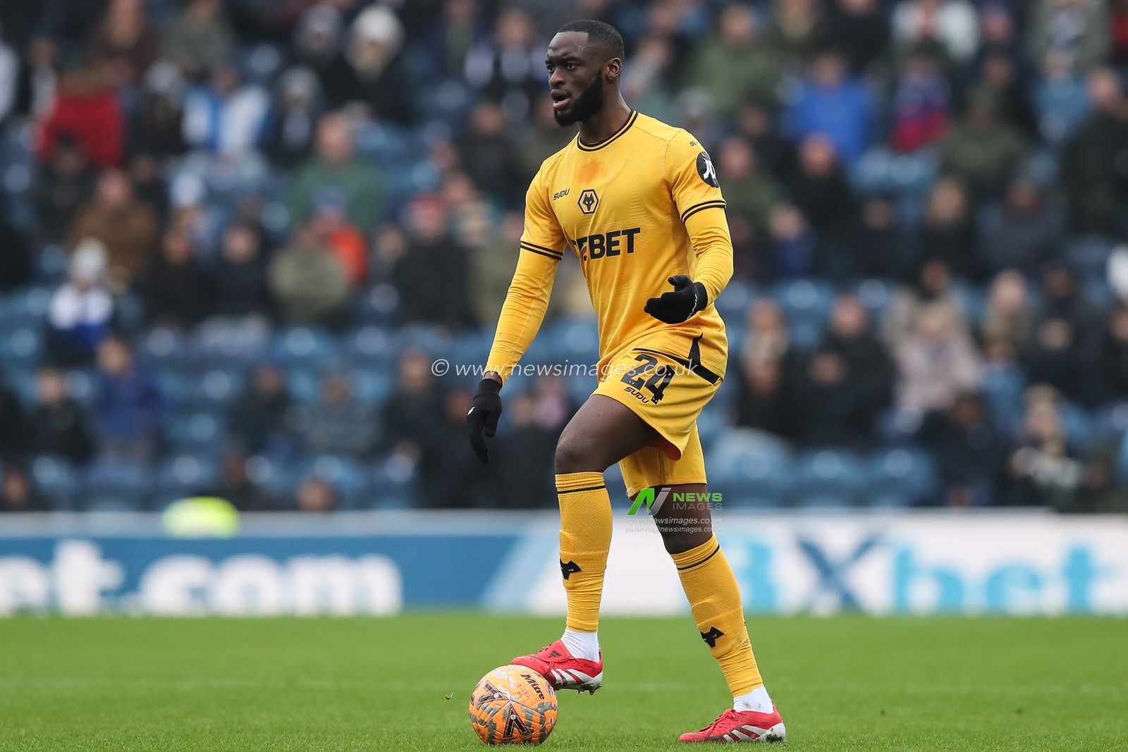 Toti Gomes of Wolverhampton Wanderers in action during the Emirates FA Cup Fourth Round Blackburn Rovers vs Wolverhampton Wanderers at Ewood Park, Blackburn, United Kingdom, 9th February 2025

(Photo by Gareth Evans/News Images)