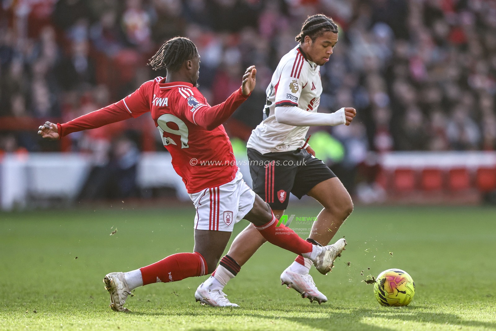 Dilane Bakwa of Nottingham Forest and Rio Ngumoha of Liverpool battle for the ball during the Premier League match Nottingham Forest vs Liverpool at City Ground, Nottingham, United Kingdom on 22 February 2026

(Photo by Alfie Cosgrove/News Images)
