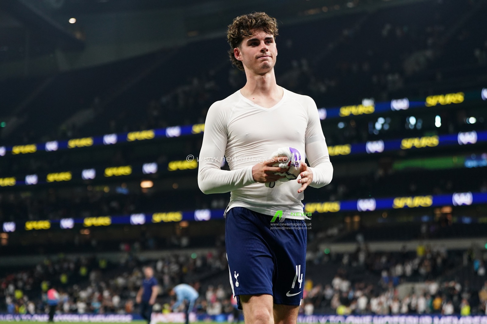 Archie Gray of Tottenham Hotspur during the Carabao Cup round 2 match Tottenham Hotspur vs Charlton Athletic at Tottenham Hotspur Stadium, London, United Kingdom on 26 August 2026

(Photo by Harvey Murphy/News Images)