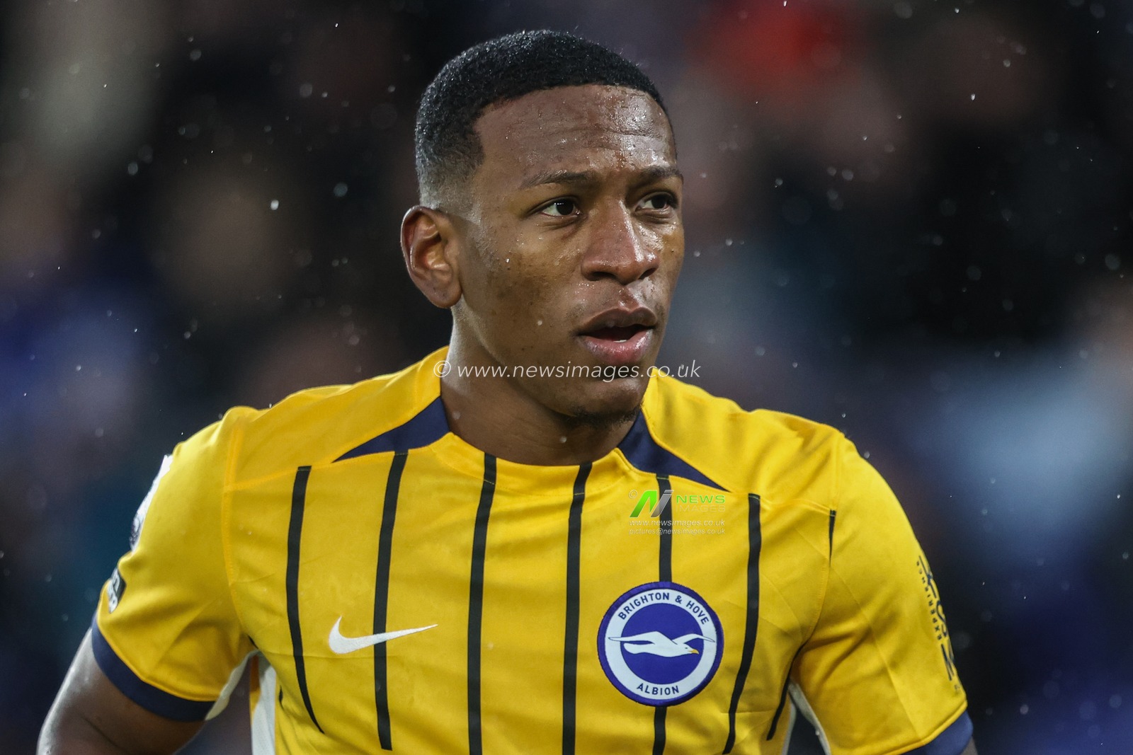 Pervis EstupiÃ±Ã¡n of Brighton & Hove Albion during the Premier League match Leicester City vs Brighton and Hove Albion at King Power Stadium, Leicester, United Kingdom, 8th December 2024

(Photo by Alfie Cosgrove/News Images)