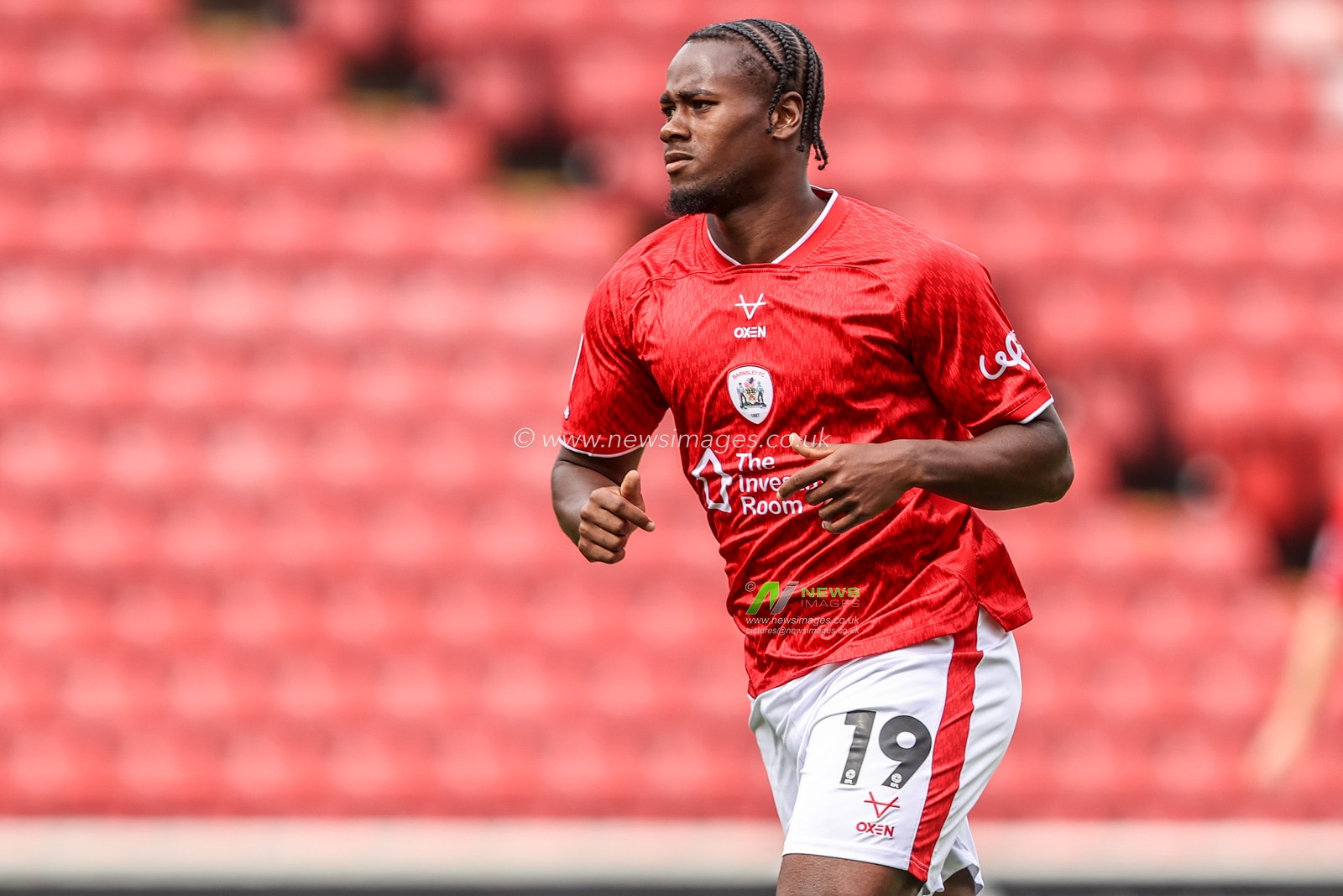 Reyes Cleary of Barnsley during the Sky Bet League One match Barnsley vs Bromley at Oakwell, Barnsley, United Kingdom on 15 August 2026

(Photo by Alfie Cosgrove/News Images)