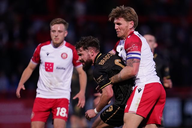 Carl Piergianni of Stevenage and Tom Bradshaw of Barnsley battle during the Sky Bet League One match Stevenage vs Barnsley at Lamex Stadium, Stevenage, United Kingdom on 21st April 2026

(Photo by Harvey Murphy/News Images)