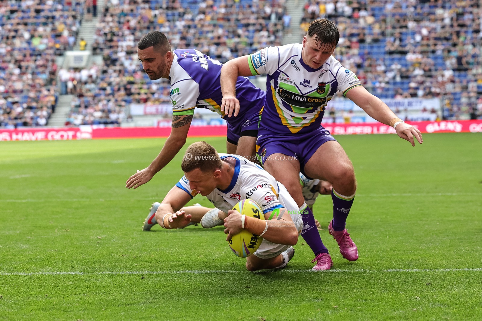Ash Handley of Leeds Rhinos goes over for a try during the Betfred Super League Magic Weekend match Leeds Rhinos vs Bradford Bulls at Hill Dickinson Stadium, Liverpool, United Kingdom on 05 July 2026

(Photo by Mark Cosgrove/News Images)