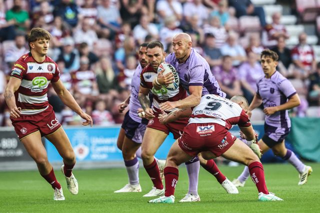 Dean Hadley of Hull KR is tackled during the Betfred Super League round 22 match Wigan Warriors vs Hull KR at The Brick Community Stadium, Wigan, United Kingdom, 15th August 2025

(Photo by Alfie Cosgrove/News Images)