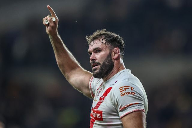Alex Walmsley of St. Helens waves to the fans after the game during the Betfred Super League play-off Eliminator 1 match Leeds Rhinos vs St Helens at Headingley Stadium, Leeds, United Kingdom, 27th September 2025

(Photo by Alfie Cosgrove/News Images)