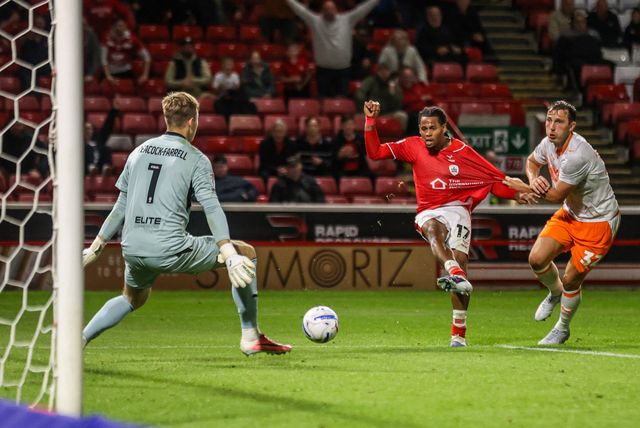 Amani Richards of Barnsley takes a shot on goal during the Sky Bet League One match Barnsley vs Blackpool at Oakwell, Barnsley, United Kingdom on 02 September 2026

(Photo by Alfie Cosgrove/News Images)