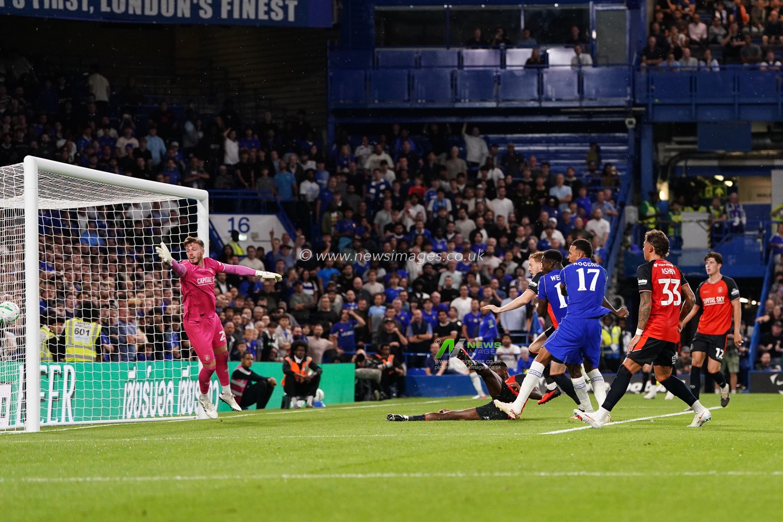 Danny Welbeck of Chelsea scores to make it 1-0 during the Carabao Cup round 2 match Chelsea vs Luton Town at Stamford Bridge, London, United Kingdom on 27 August 2026

(Photo by Harvey Murphy/News Images)
