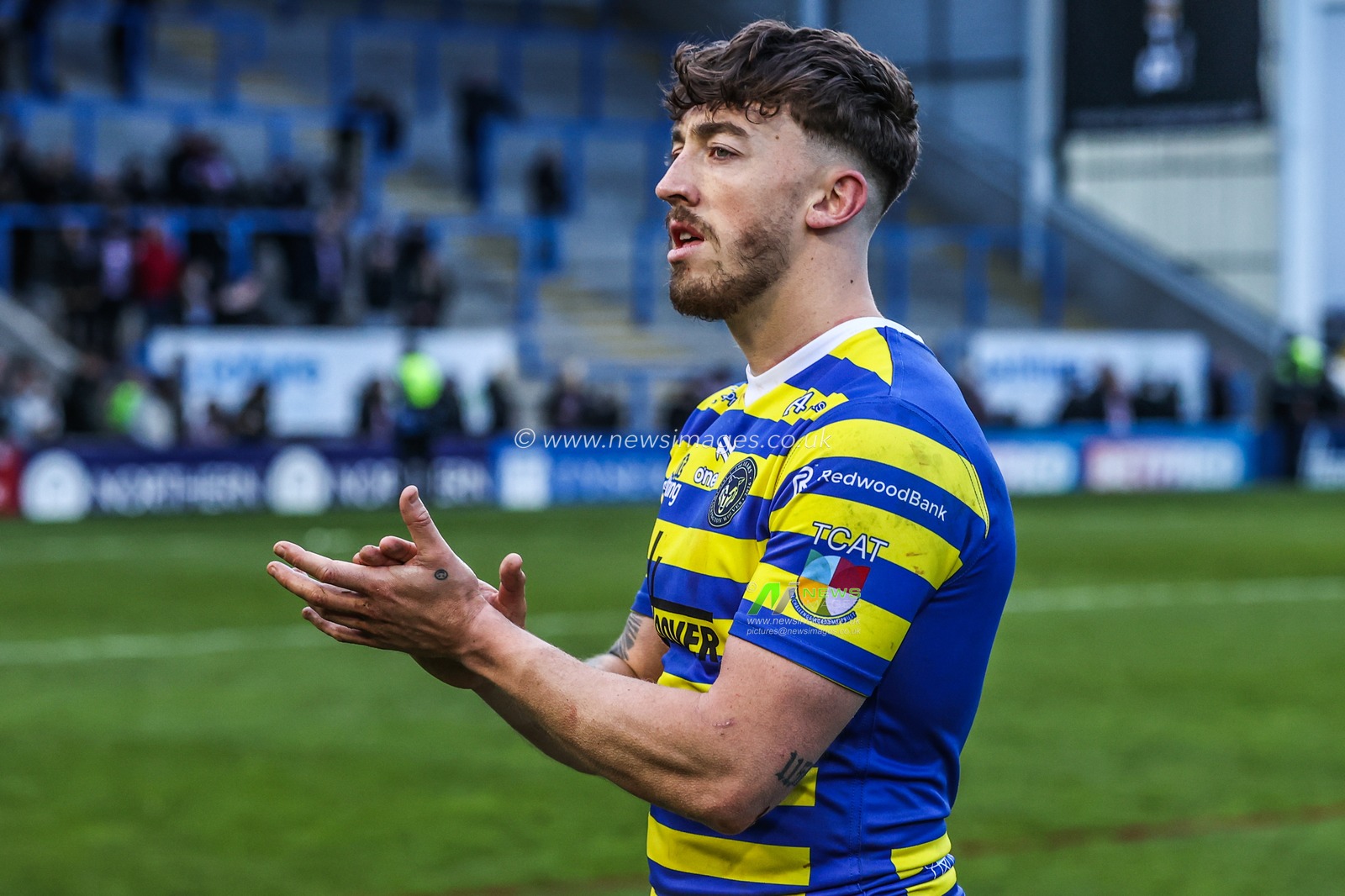 Matty Ashton of Warrington Wolves applauds the fans after the game during the Betfred Challenge Cup Quarter Final match Warrington Wolves vs Leigh Leopards at The Halliwell Jones Stadium, Warrington, United Kingdom on 11 April 2026

(Photo by Alfie Cosgrove/News Images)