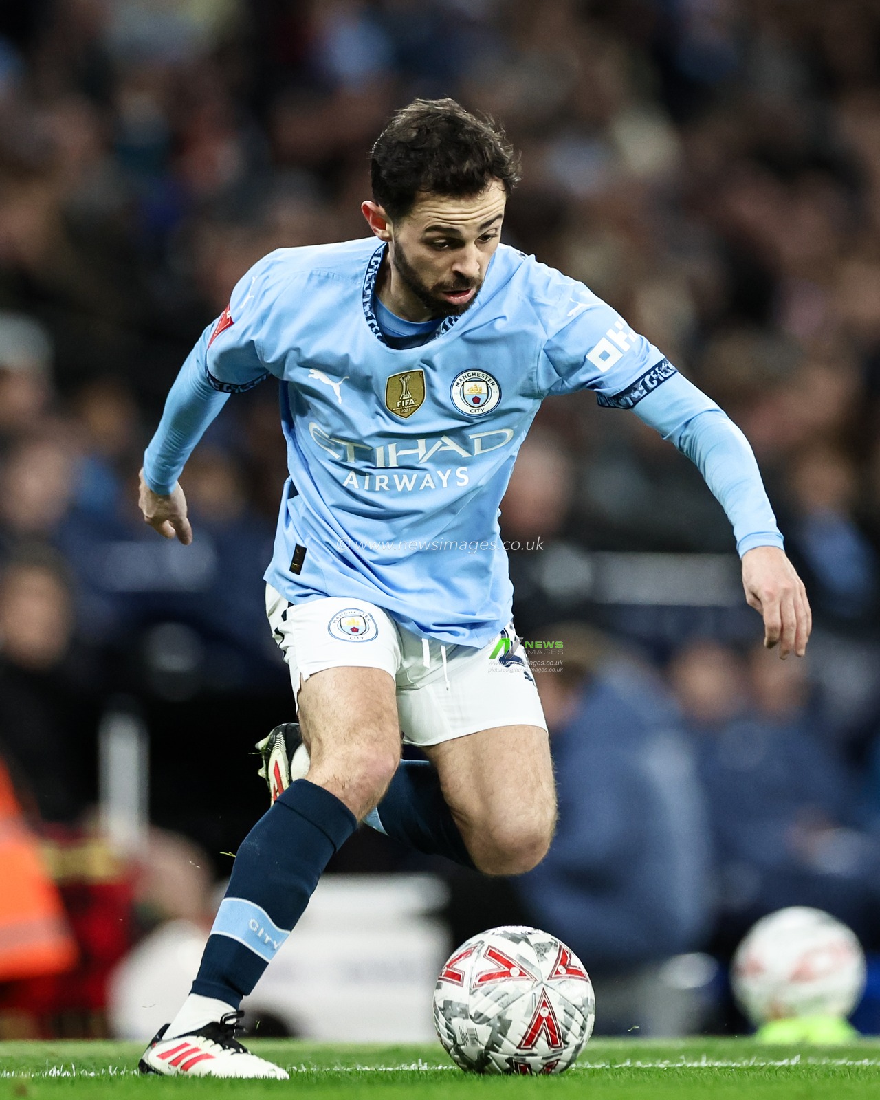 Bernardo Silva of Manchester City with the ball during the Emirates FA Cup 5th Round match Manchester City vs Plymouth Argyle at Etihad Stadium, Manchester, United Kingdom, 1st March 2025

(Photo by Mark Cosgrove/News Images)