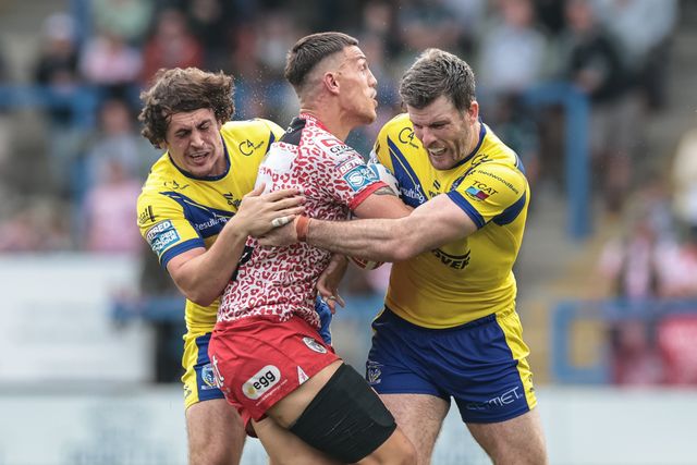 Darnell Mcintosh of Leigh Leopards is tackled by Max Wood (L) and Lachlan Fitzgibbon of Warrington Wolves (R) during the Betfred Super League Round 25 match Warrington Wolves vs Leigh Leopards at Halliwell Jones Stadium, Warrington, United Kingdom, 6th September 2025

(Photo by Mark Cosgrove/News Images)