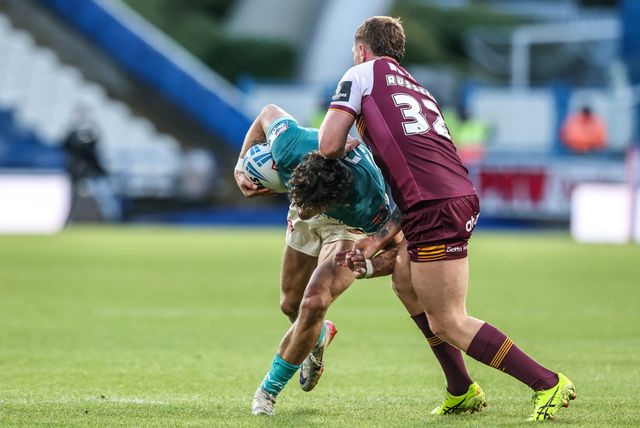 Owen Dagnall of St Helens is tackled by Olly Russell of Huddersfield Giants during the Betfred Super League round 11 match Huddersfield Giants vs St Helens at Accu Stadium, Huddersfield, United Kingdom on 14 May 2026

(Photo by Alfie Cosgrove/News Images)