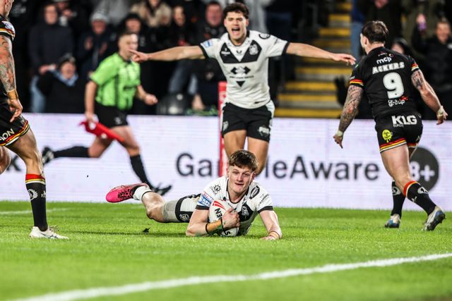 Davy Litten of Hull FC goes over for a try during the Betfred Super League round 1 match Hull FC vs Bradford Bulls at MKM Stadium, Hull, United Kingdom on 14 February 2026

(Photo by Alfie Cosgrove/News Images)