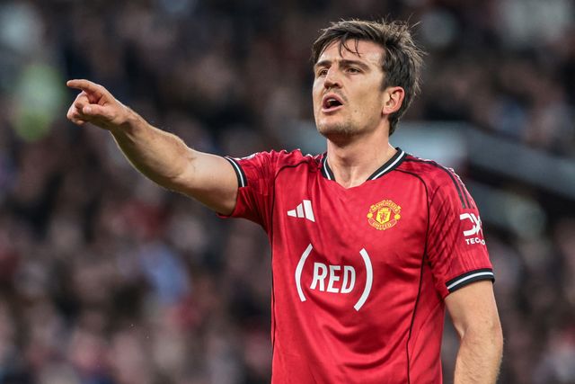 Harry Maguire of Manchester United gives his team instructions during the Premier League match Manchester United vs Brentford at Old Trafford, Manchester, United Kingdom on 27 April 2026

(Photo by Mark Cosgrove/News Images)