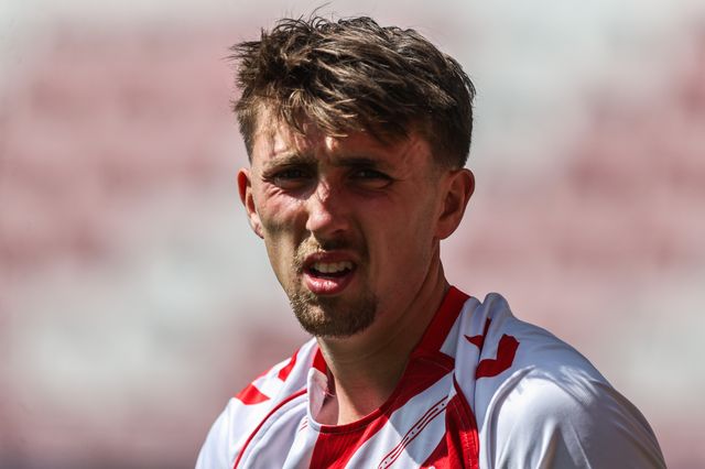 Dan Neil of Sunderland in the pregame warmup session during the Pre-season friendly match Sunderland vs Real Betis at Stadium Of Light, Sunderland, United Kingdom, 2nd August 2025

(Photo by Alfie Cosgrove/News Images)