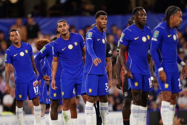 Chelsea players prepare to defend free kick during the Carabao Cup round 2 match Chelsea vs Luton Town at Stamford Bridge, London, United Kingdom on 27 August 2026

(Photo by Harvey Murphy/News Images)