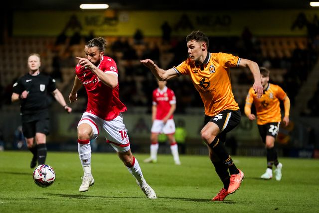 Jay Rodriguez of Wrexham AFC is put under pressure by Paul Digby of Cambridge United during the Sky Bet League 1 match Cambridge United vs Wrexham at Abbey Stadium, Cambridge, United Kingdom, 1st April 2025

(Photo by Izzy Poles/News Images)