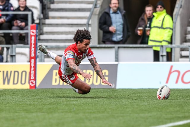 Tristan Sailor of St Helens pushes the ball out of play during the Betfred Super League round 7 match St Helens vs Wigan Warriors at The BrewDog Stadium, St Helens, United Kingdom on 03 April 2026

(Photo by Alfie Cosgrove/News Images)